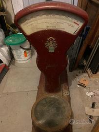 Bilancia rosso scuro Berchel da restaurare