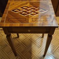 Tavolino intarsiato