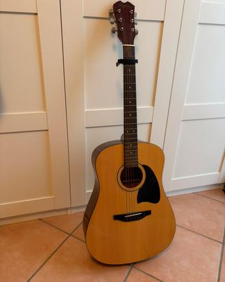 Chitarra classica Lyon Ld 8n  con custodia.