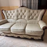 DIVANI IN PELLE E LEGNO