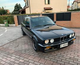 BMW E30 325i