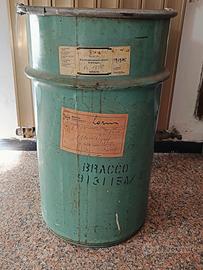 Bidone metallo antico con matricola ed etichette