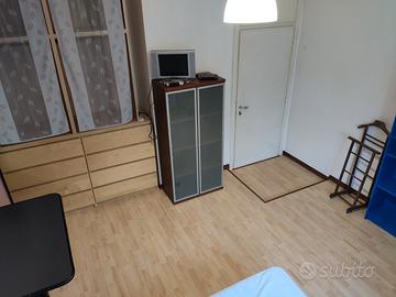 Stanza singola, metro vicino casa