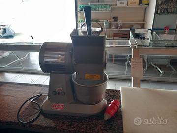 Grattugia professionale per pane e grana