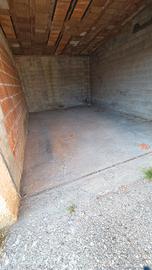 GARAGE A MANERBIO