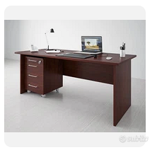 Scrivania con cassettiera