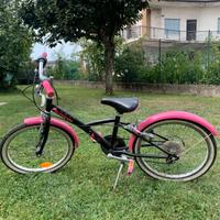 Bicicletta bambina 6 - 9 anni + caschetto e pompa