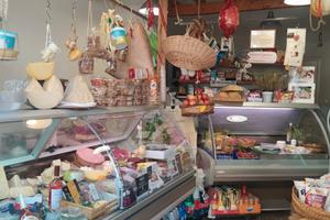 Rivendita alimentari e prodotti caseari