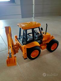 Escavatore Bruder JCB giallo
