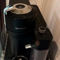 Nespresso Vertuo Lattissima + Porta-capsule vetro