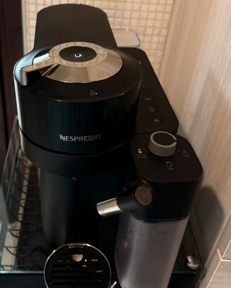 Nespresso Vertuo Lattissima + Porta-capsule vetro