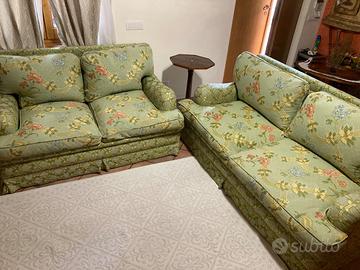 Stupenda Coppia di divani 2e 3 posti  in piuma