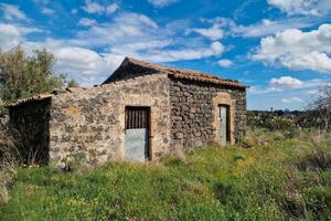 Terreno con piccolo rudere pressi strada Sorba
