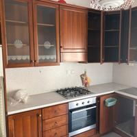 Cucina tavolo e sedie armadio angolieriere