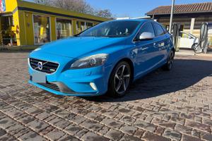 VOLVO V 40