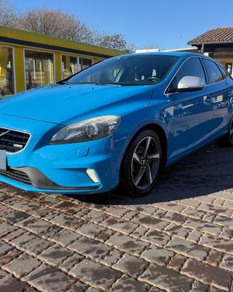 VOLVO V 40