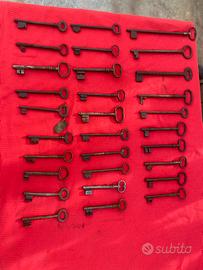 collezione di chiavi in ferro battuto antuche