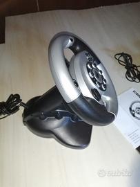 volante pedaliera per videogiochi