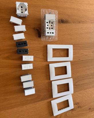 Materiale elettrico simon urmet