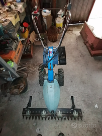 Motocoltivatore con 3 attrezzi,