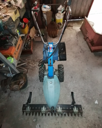 Motocoltivatore con 3 attrezzi,