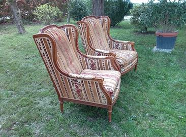 Coppia di comode poltrone da casa.