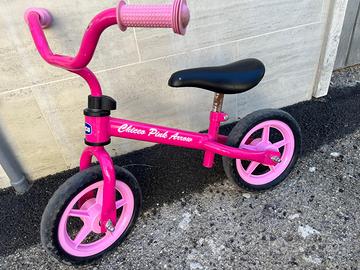 Bicicletta bambina  chicco senza pedali fucsia