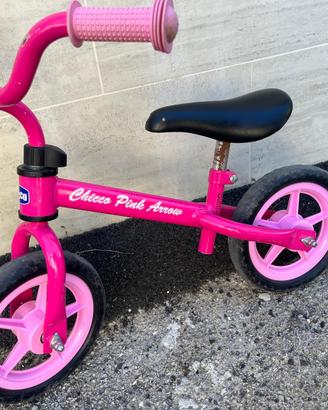 Bicicletta bambina  chicco senza pedali fucsia
