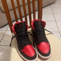 Scarpe jordan 1 mid rosso e nere taglia 42/mezzo