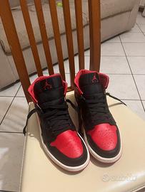 Scarpe jordan 1 mid rosso e nere taglia 42/mezzo