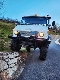 Mercedes Unimog 406