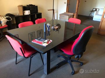 Scrivania  e/o tavolo riunioni