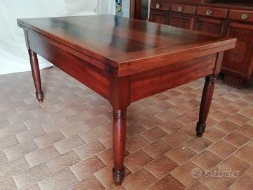 Tavolo antico in noce nazionale