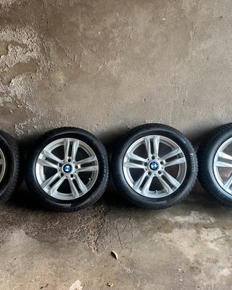 Gomme invernali Pirelli su cerchi BMW serie uno
