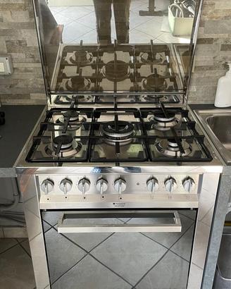 Cucina a gas in acciaio inox 5 fuochi con forno