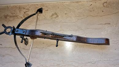 Balestra in legno intarsiato  - ornamento