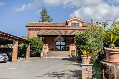 VILLA SINGOLA A BRACCIANO