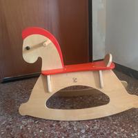 Cavallo a dondolo in legno