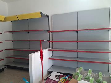ARREDAMENTO NEGOZIO COMPLETO