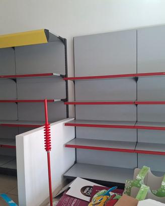 ARREDAMENTO NEGOZIO COMPLETO