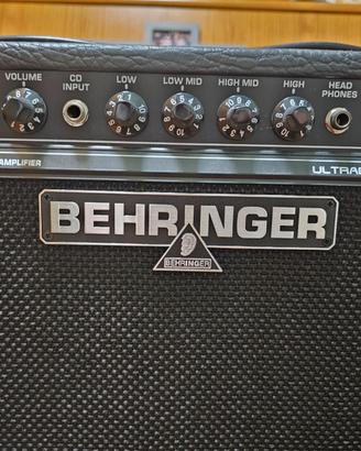 Amplificatore da basso Behringher ULTRABASS BT108