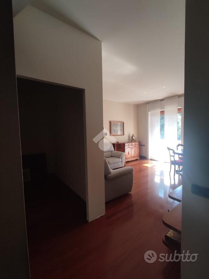 4 LOCALI A RHO - View 3