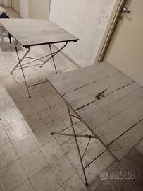 tre tavoli in legno ripiegabili