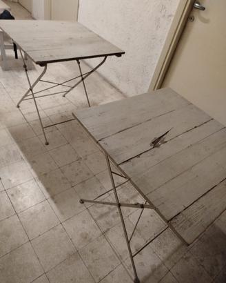 tre tavoli in legno ripiegabili