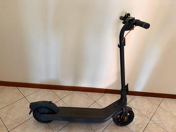 Monopattino elettrico ninebot e2 pro