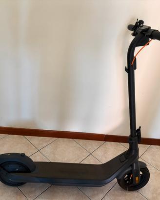 Monopattino elettrico ninebot e2 pro