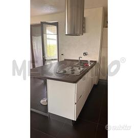 CUCINA ANGOLARE MODERNA BIANCA TOP PIETRA