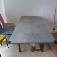 Tavolo allungabile moderno – grigio cemento