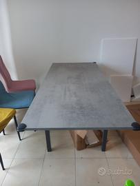 Tavolo allungabile moderno – grigio cemento