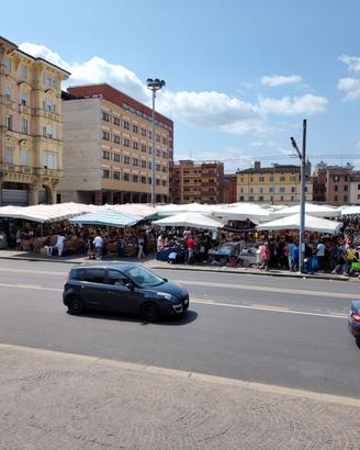 Attività mercato "la piazzola" bologna